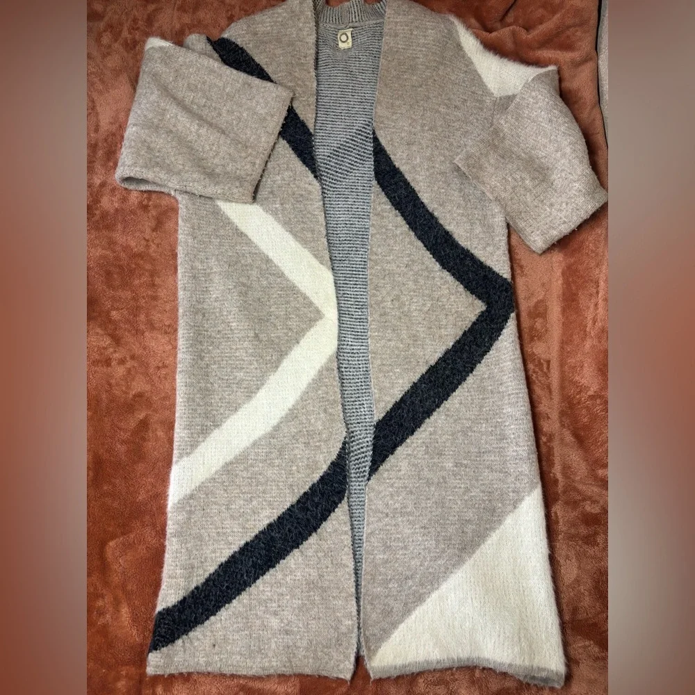 Akemi + Kin Anthropologie Abstract Fuzzy Knit Open Cardigan - Picture 4 of 10